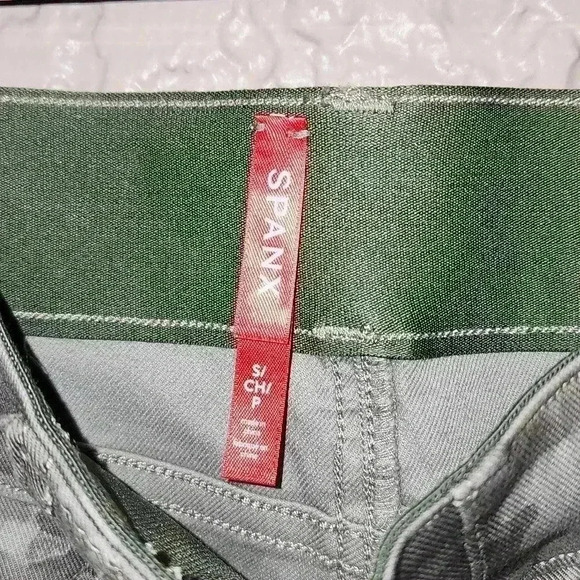 NWT Spanx Stretch Twill Ankle Cargo Pants - Picture 3 of 3